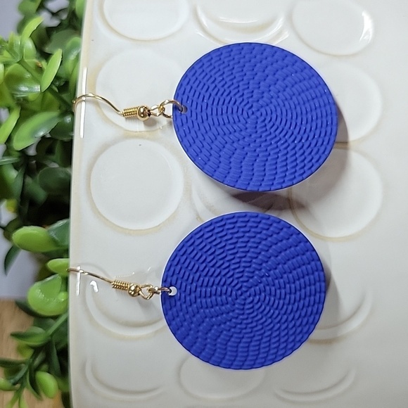 TEXTURED DISC DROP EARRINGS - Picture 4 of 7